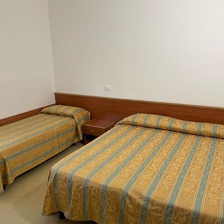 Hotel Zeus Lido di Classe Buitenkant foto